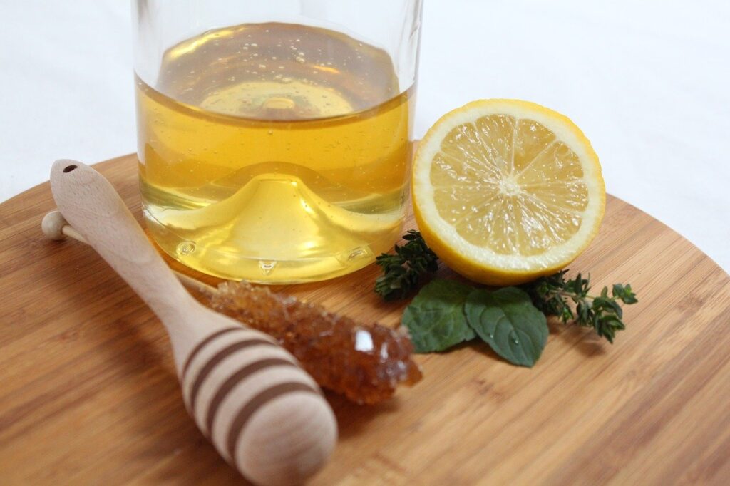 Lemon and honey in how to remove sun tan naturally at home