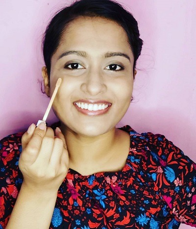 Concealer in natural makeup