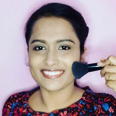 powder in natural makeup tutorial