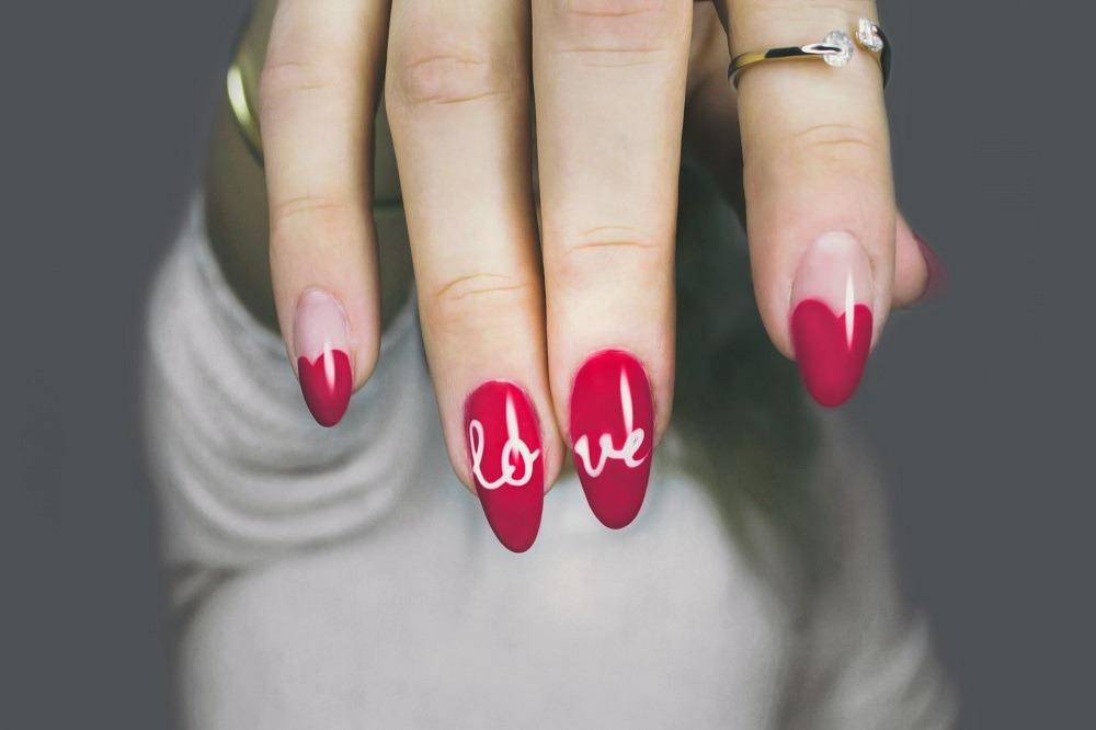 Best Nail Shape For Your Fingers And How To Choose Them - almond shape