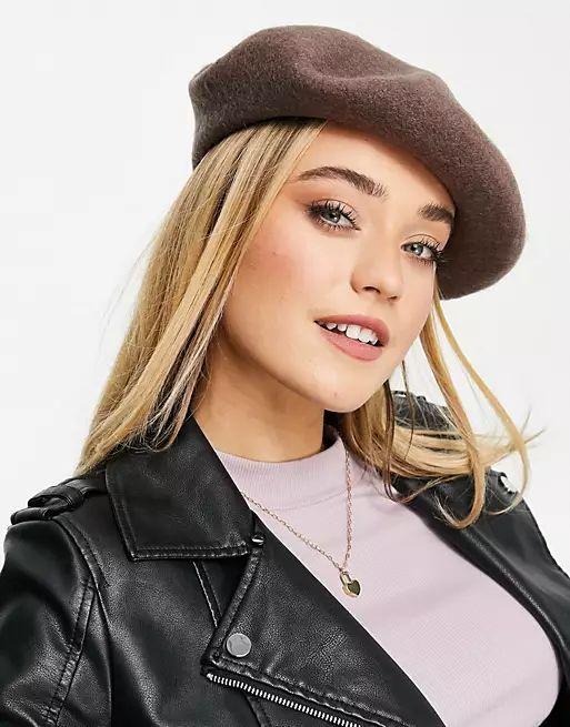 beret hat in best fashion accessories for women