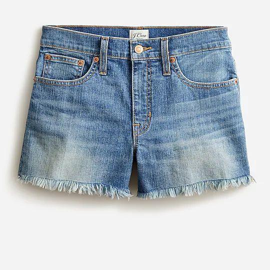 denim shorts in cute summer outfit ideas for women