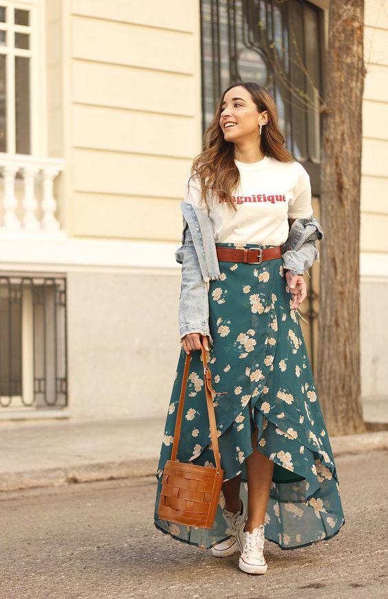 maxi skirt + letter/graphic t-shirt in cute summer outfit ideas for women