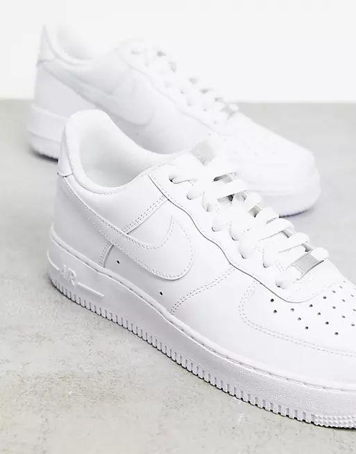 white sneakers in cute summer oufit ideas