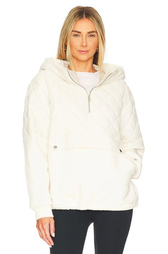 parka hood jacket in fall winter 2023 fashion trends